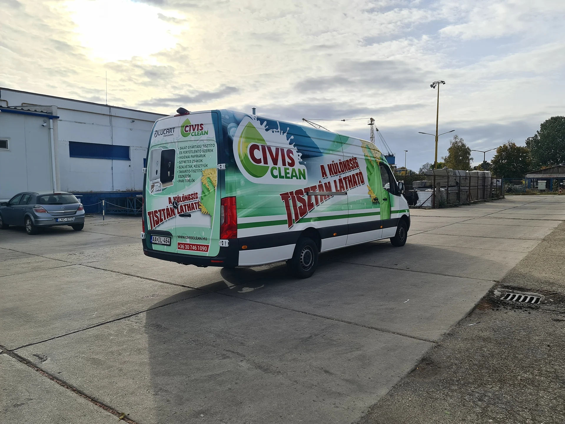 céges és brand flotta dekor_3D fólia uv lamináló_egyedi tervezésü_teljes csomagolás_civisclean