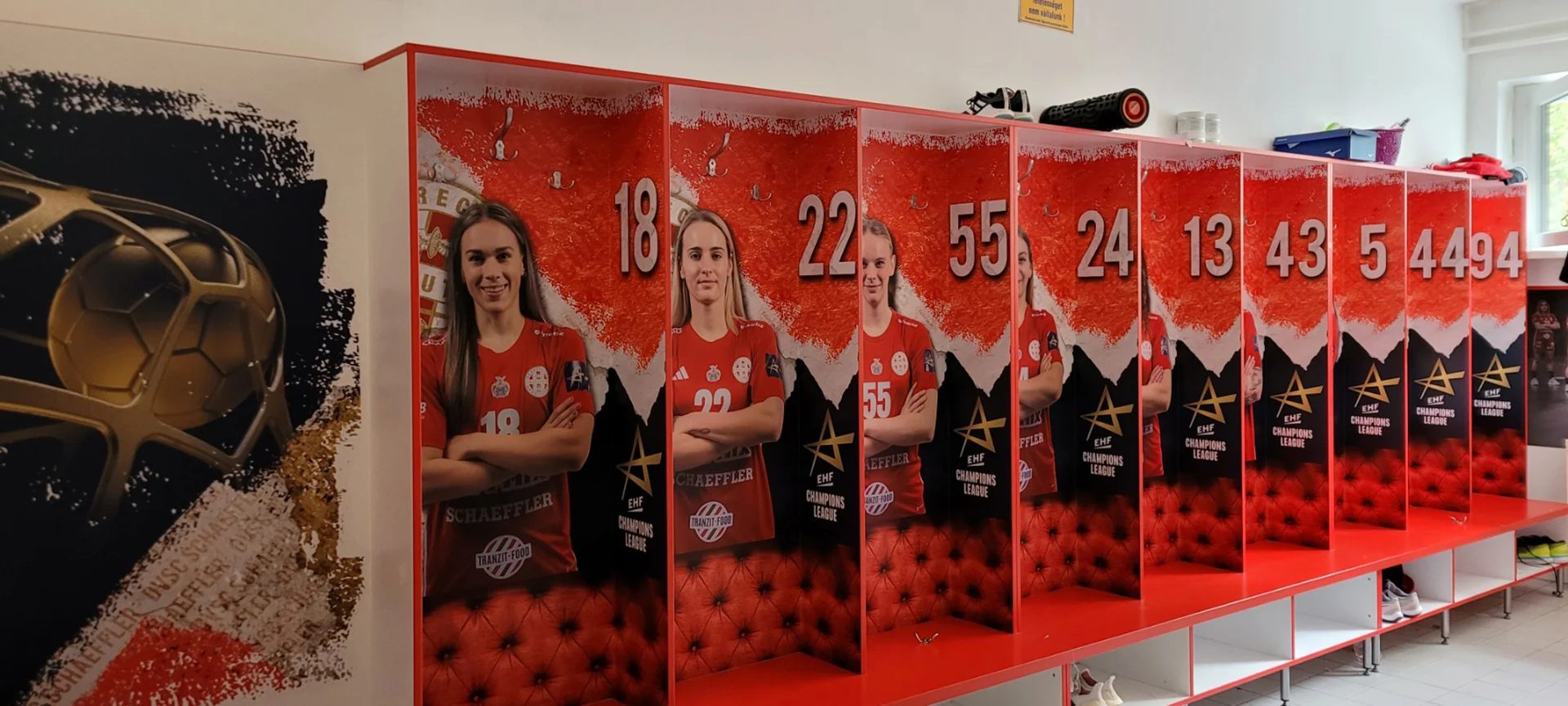 beltéri_bútor átcsomagolás egyedi arculattal_nyomtatott laminált mosható felület