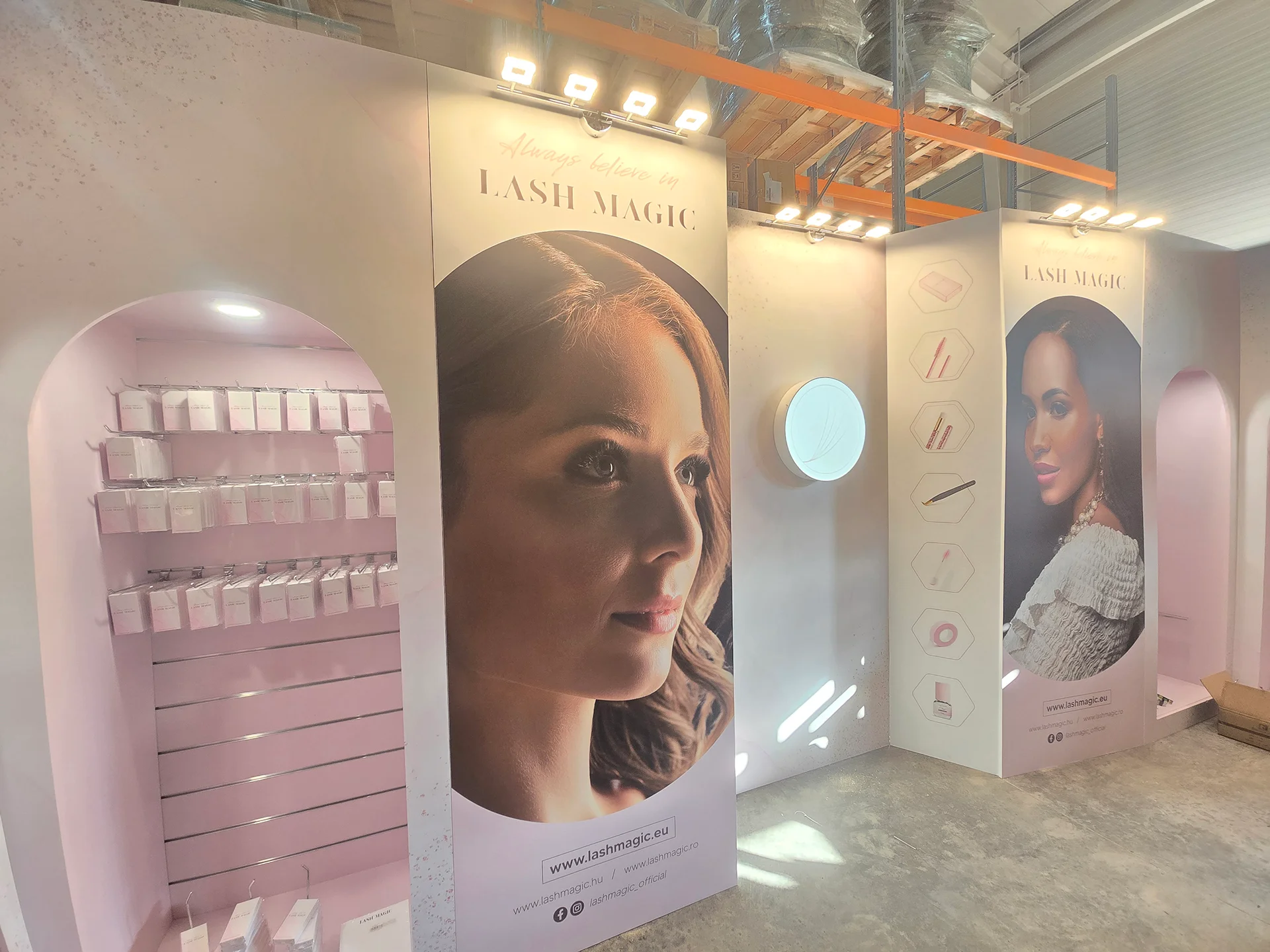 beltéri_butor becsomagolás üzlet dekoráció_nyomatatott matt laminált fóliából