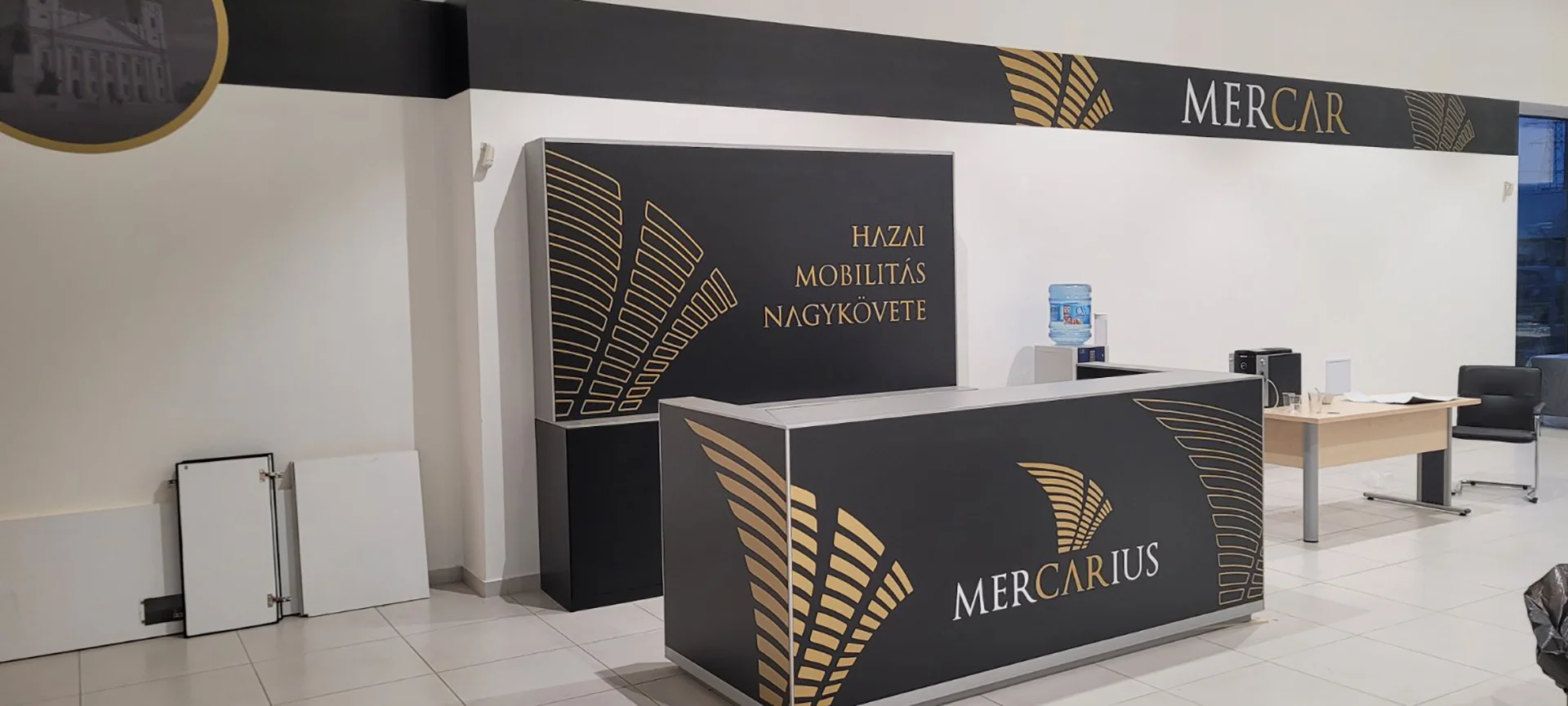 beltéri_butor becsomagolás_faldekoráció nyomtatott laminált fóliából_nyomtatott feszitett textiles világitó doboz