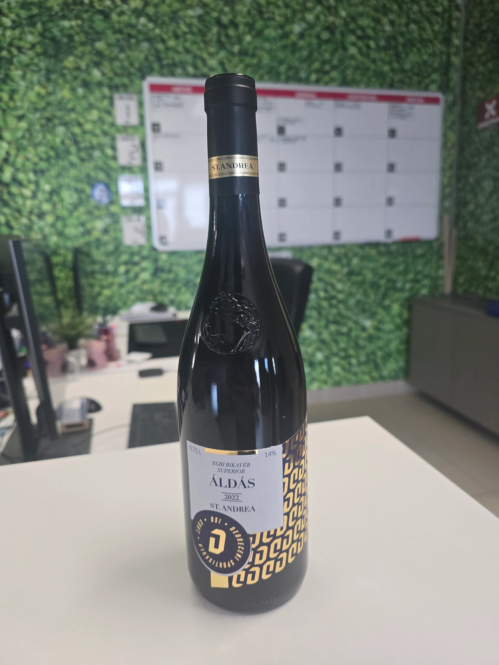 beltéri_egyedi aranyozott üveg cimke