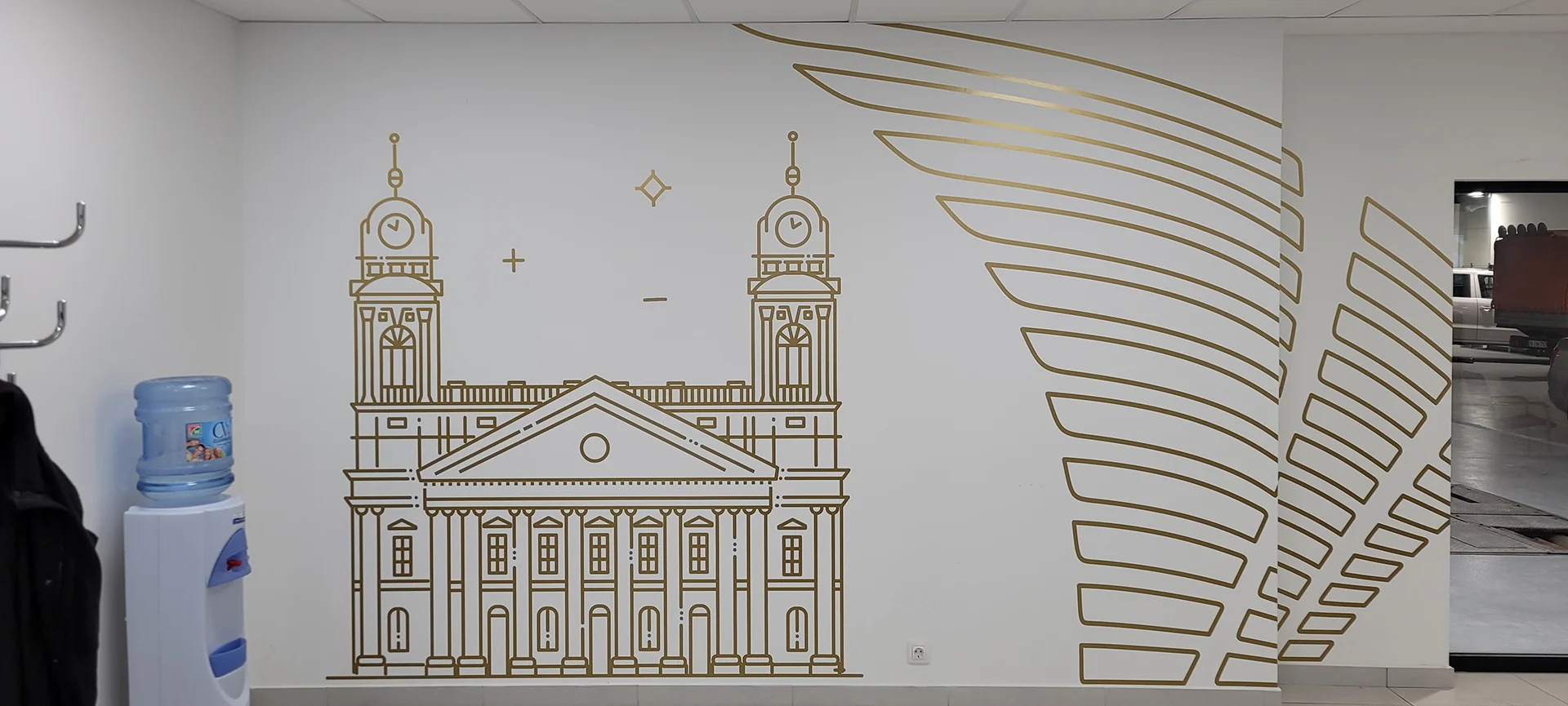 beltéri_egyedi fal dekoráció vágott arany plotter fóliából