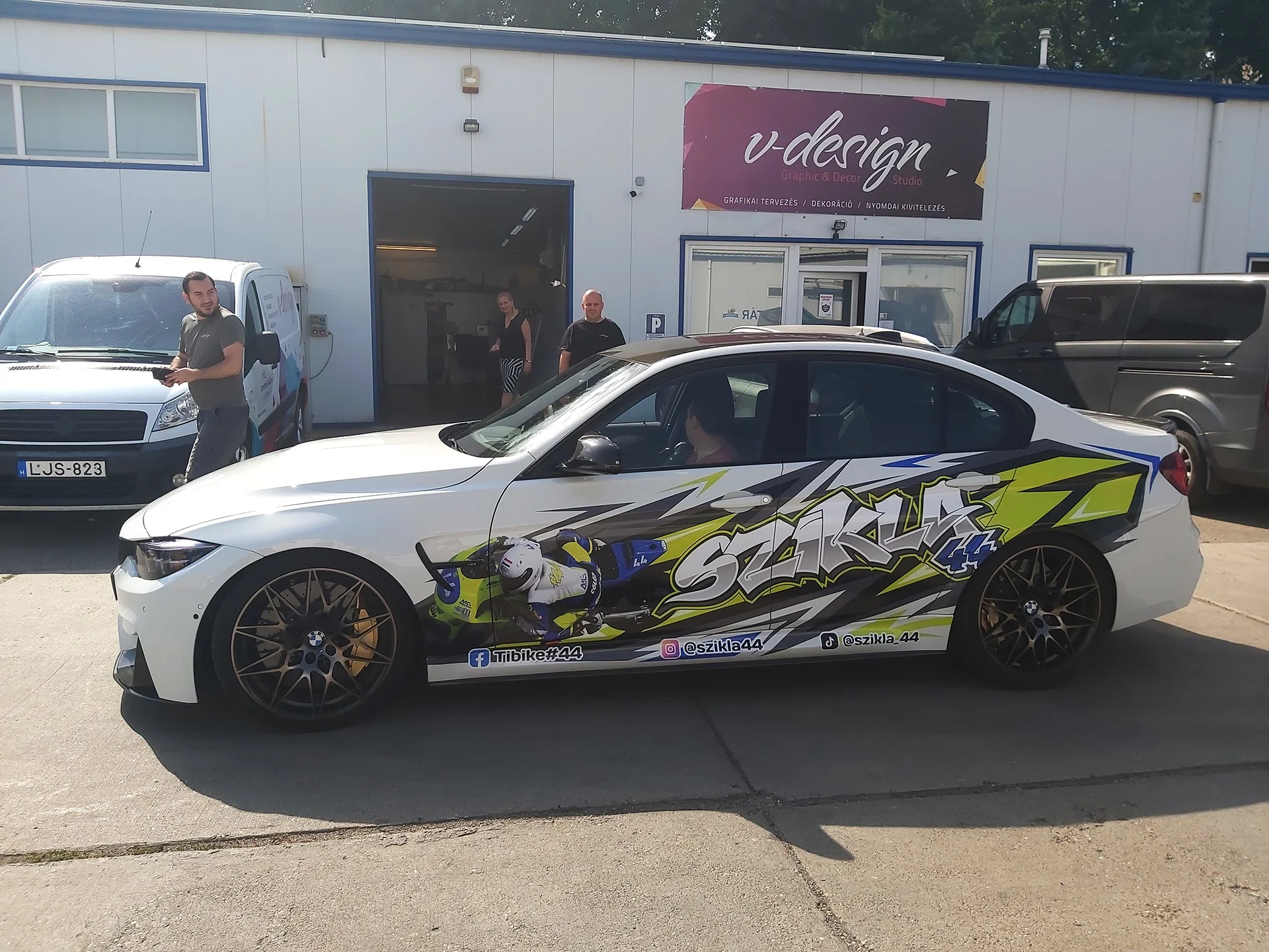 sportoloi brand dekor_3D fólia uv laminálóval_nyomtatott laminált riccelt dekoráció kombinálva_szikla47