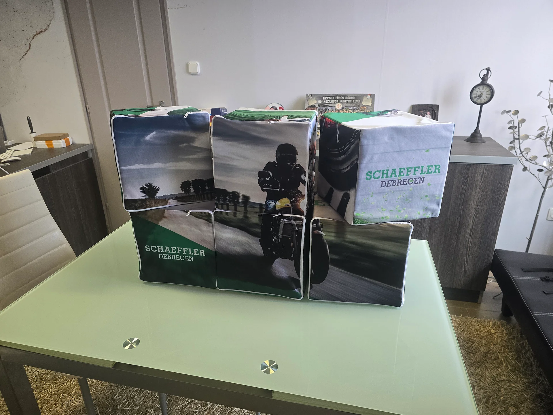 beltéri_egyedi puzzle kocka 6 fajta kirakható képpel_nymotatott mosható textil