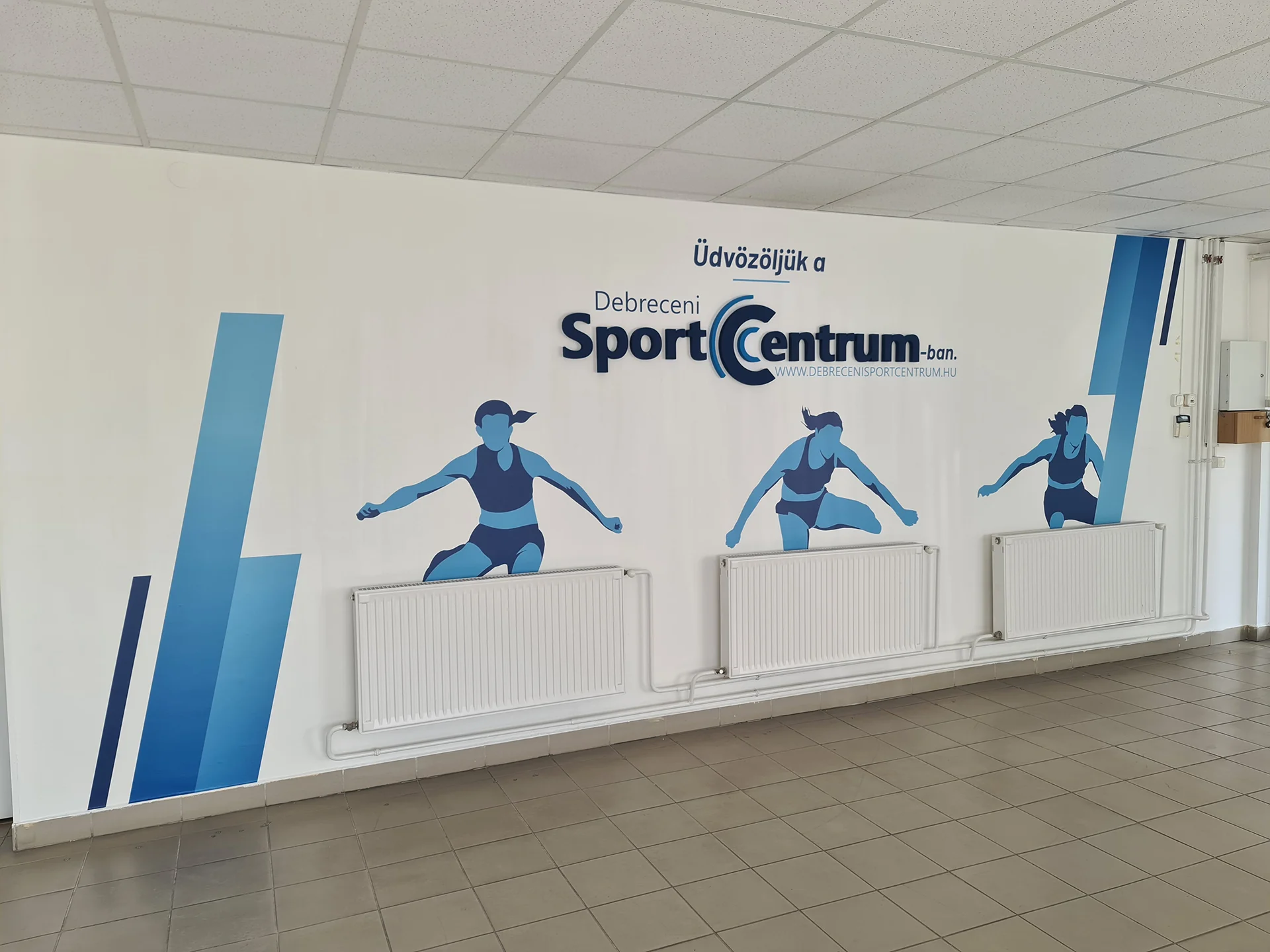 beltéri_nyomtatott falmatrica dekor_plasztikus festett hab dekorral