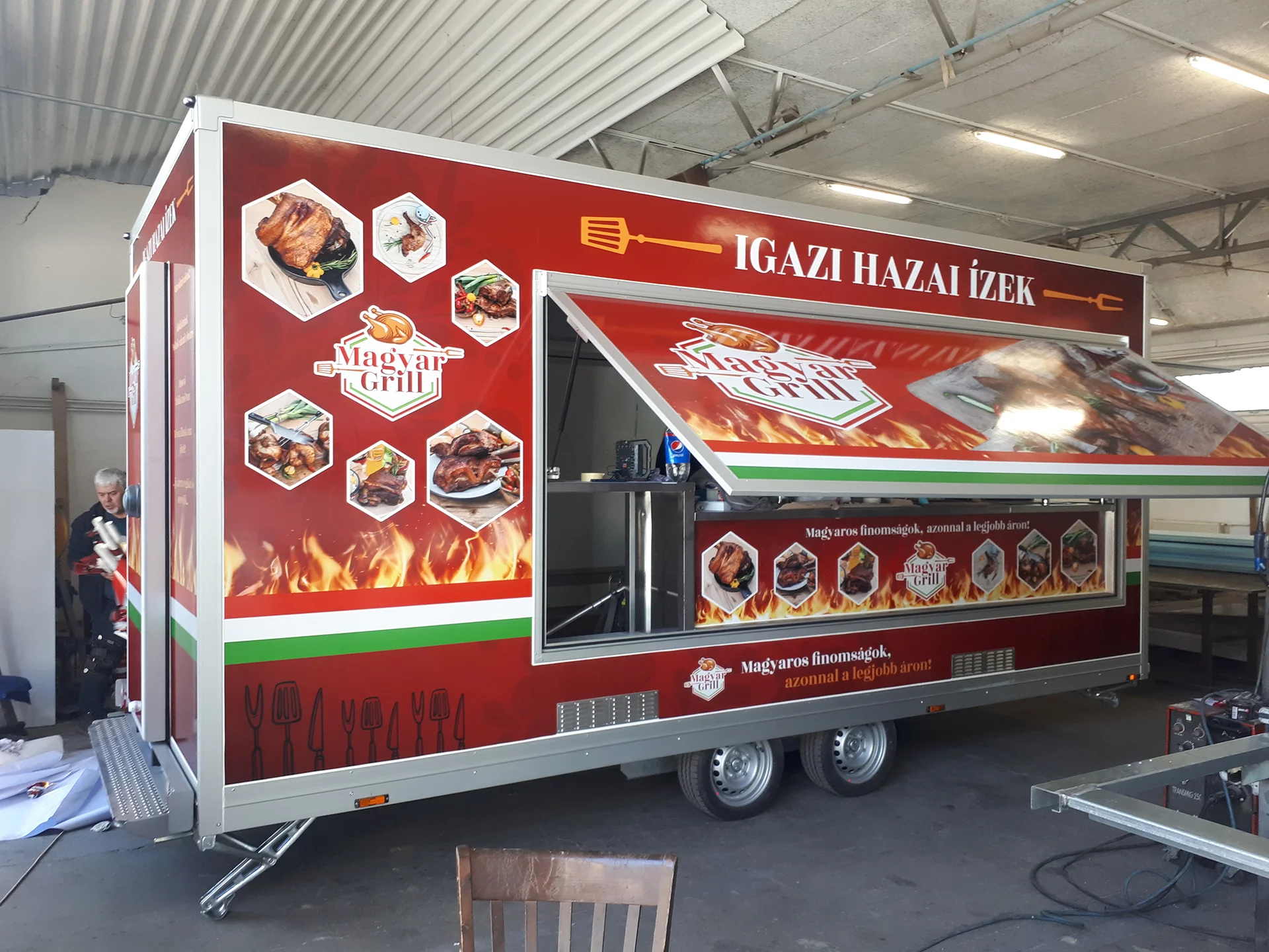 kültéri_food track flotta sütőde dekor_nyomtatott uv laminált fóliából